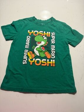 Nintendo Yoshi Graphic Kids Tee size 4/5